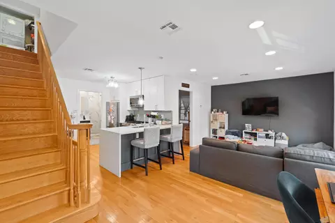 307 4th St #2, Jersey City, NJ 07302