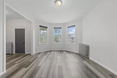 89 Wegman Pkwy, Jersey City, NJ 07305