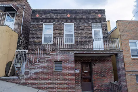 1211 Hillside Pl, North Bergen, NJ 07047