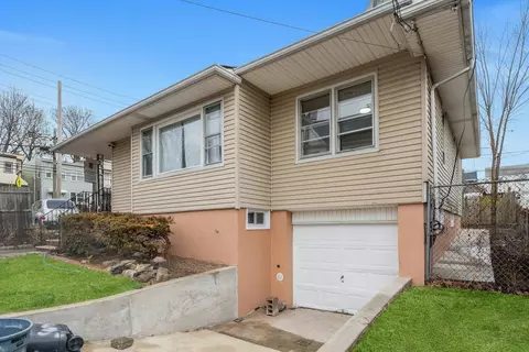 32 Richard St, Jersey City, NJ 07305