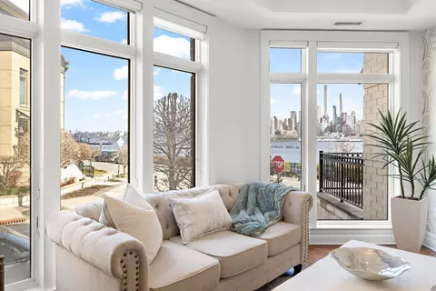 Th1 Oxford Landing, Weehawken, NJ 07086