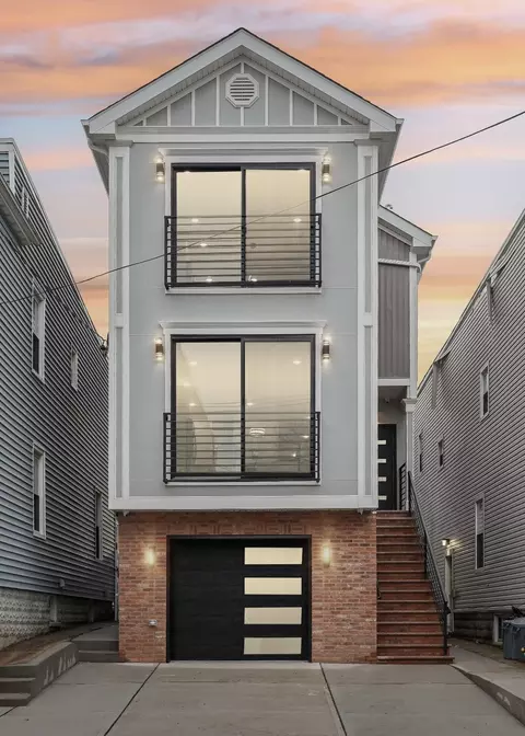 27 E 16th St, Bayonne, NJ 07002