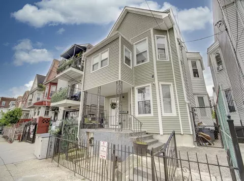 113 Grant Ave, Jersey City, NJ 07305