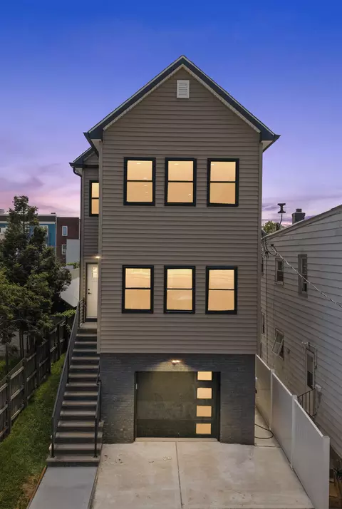 118 W 21st St, Bayonne, NJ 07002