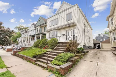 42 E 40th St, Bayonne, NJ 07002