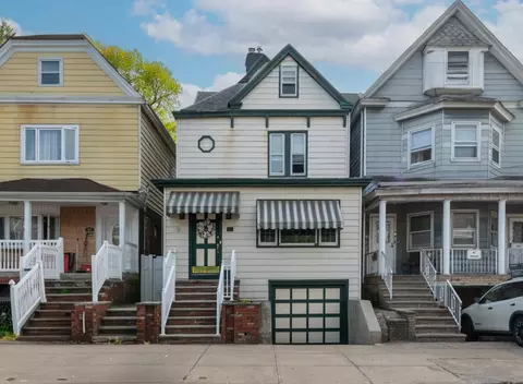 16 E 42nd St, Bayonne, NJ 07002