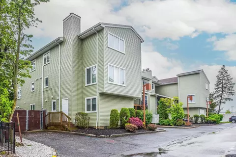 700 10th St #1, Secaucus, NJ 07094