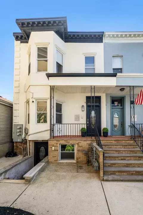 127 Jane St, Weehawken, NJ 07086