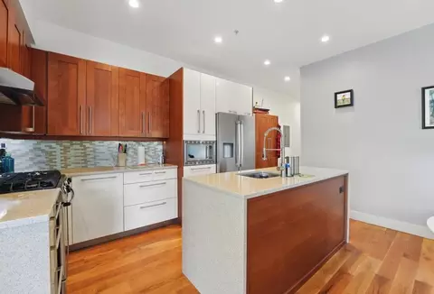 390 1st St #2, Jersey City, NJ 07302