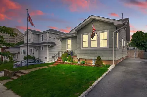 14 Elizabeth St, Rutherford, NJ 07070