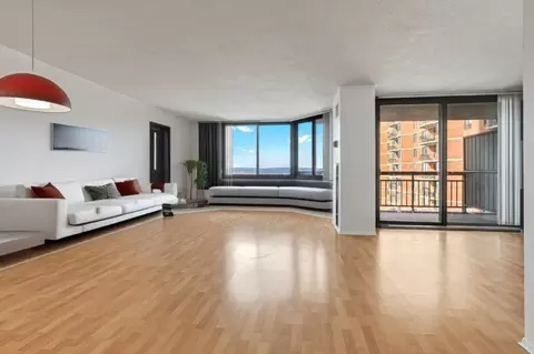 816 Harmon Cove Tower #816, Secaucus, NJ 07094