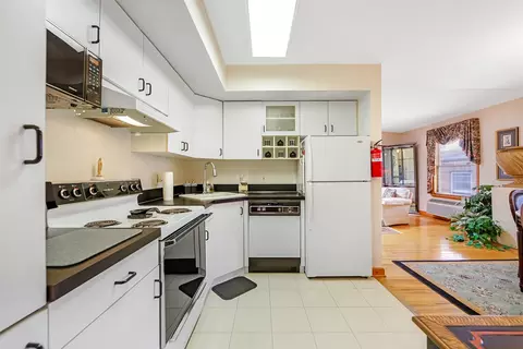 416 68th St #12, Guttenberg, NJ 07093