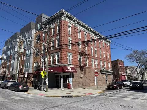 372 Communipaw Ave #4R, Jersey City, NJ 07304