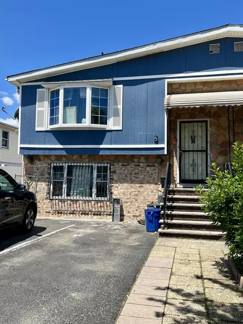 5 Chopin Ct, Jersey City, NJ 07302