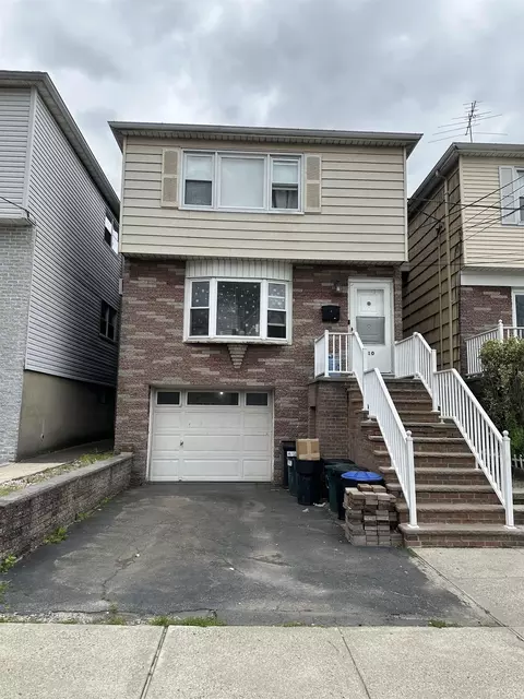 10 E 10th St, Bayonne, NJ 07002