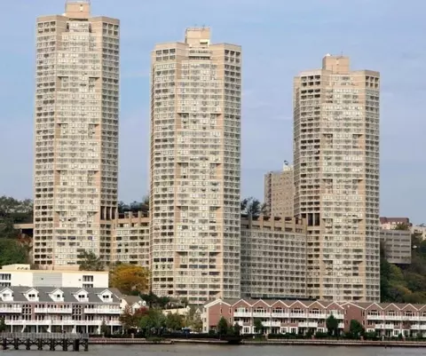 7002 Blvd E #3A, Guttenberg, NJ 07093