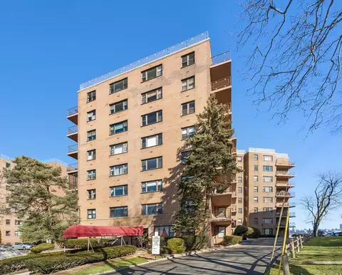 8800 Blvd E #3B, North Bergen, NJ 07047