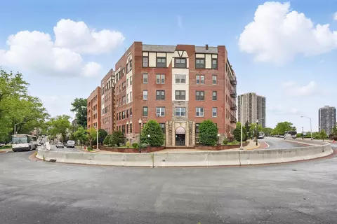 7435 Blvd E #B2, North Bergen, NJ 07047