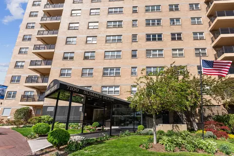 7100 Blvd E #14M, Guttenberg, NJ 07093