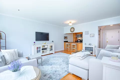 72 Park Ave #2A, Hoboken, NJ 07030