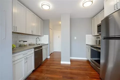 100 Manhattan Ave #205, Union City, NJ 07087