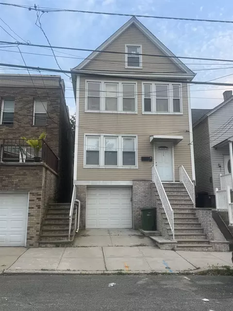 124 W 22nd St, Bayonne, NJ 07002