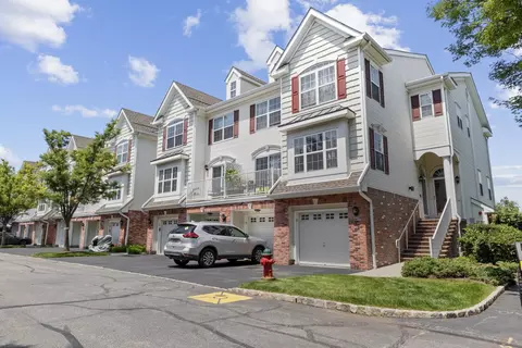 25 Bayside Dr, Bayonne, NJ 07002