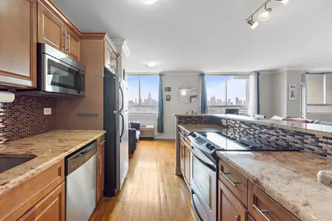100 Manhattan Ave #407, Union City, NJ 07087