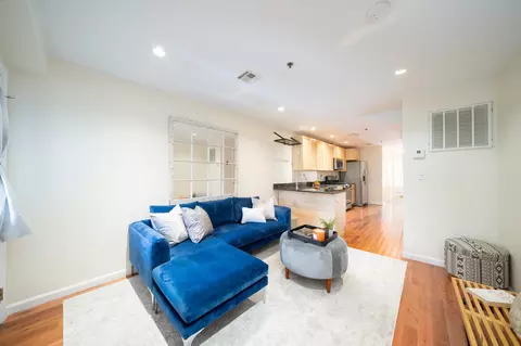 221 Clinton St #3R, Hoboken, NJ 07030