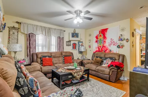 27 W 4th St, Bayonne, NJ 07002