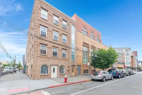 354 3rd St #3, Jersey City, NJ 07302