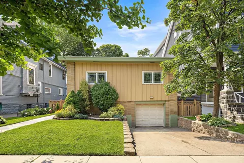 5 Bonn Pl, Weehawken, NJ 07086