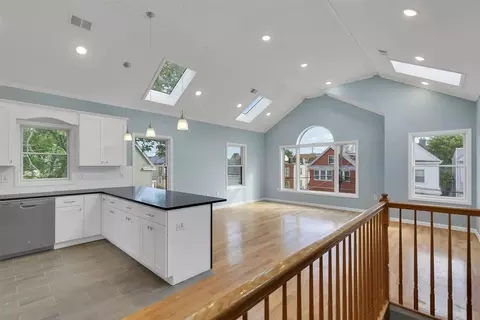 10 Bidwell Ave, Jersey City, NJ 07305