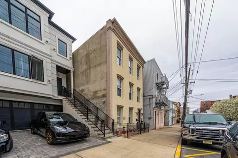 234 70th St, Guttenberg, NJ 07093