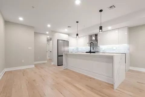 211 Summit Ave #2, Jersey City, NJ 07304