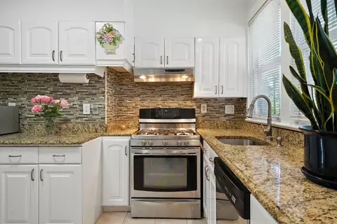 18 Laidlaw Ave, Jersey City, NJ 07306