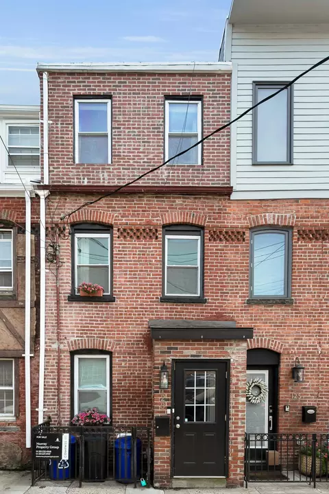 123 Willow Ter, Hoboken, NJ 07030
