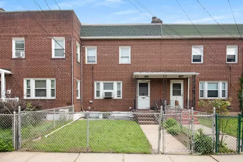 11 Veterans Ct, Bayonne, NJ 07002