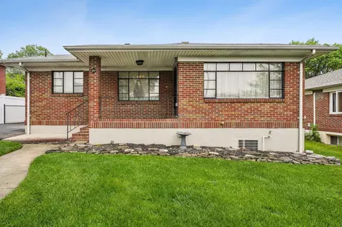 21 Pikeview Ter, Secaucus, NJ 07094