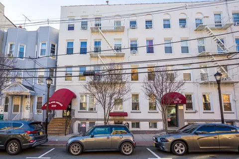 207 48th St #2A, Union City, NJ 07087