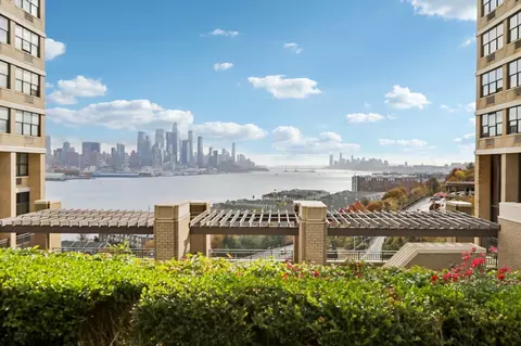 7002 Blvd E #30E, Guttenberg, NJ 07093
