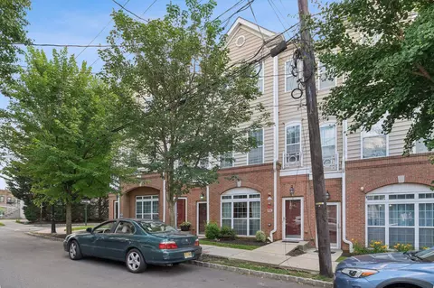 265 Custer Ave #103, Jersey City, NJ 07305
