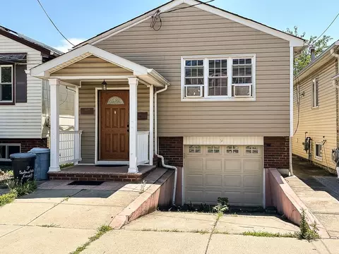 9 Suburbia Ct, Jersey City, NJ 07305