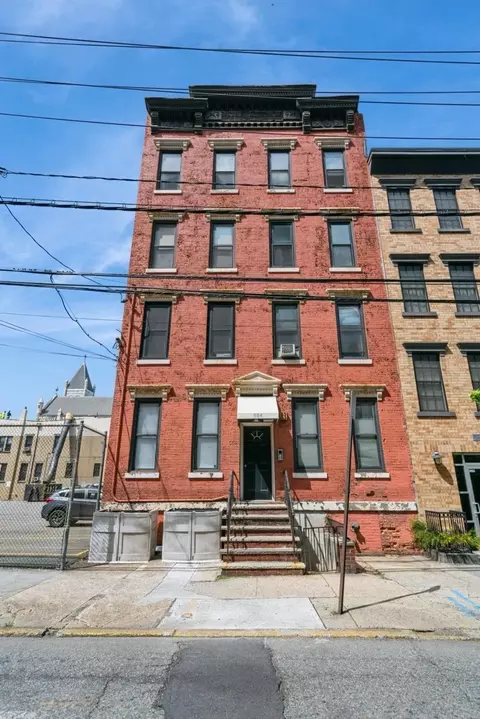 554 Observer Hwy #3R, Hoboken, NJ 07030