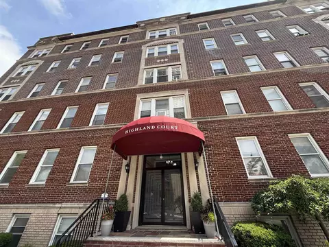 6045 Blvd E #E1, West New York, NJ 07093