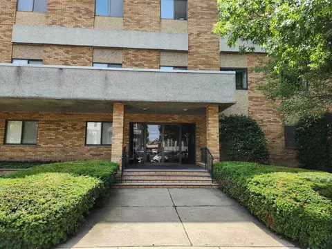 86 W 33rd St #207, Bayonne, NJ 07002
