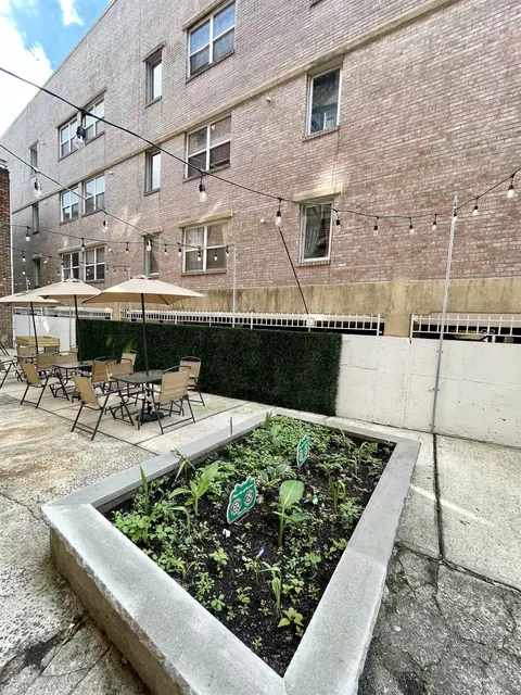 315 56th St #D4, West New York, NJ 07093