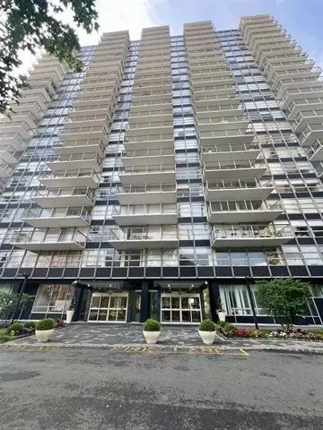 6050 Blvd E #20E, West New York, NJ 07093
