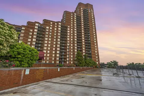 2508 Harmon Cove Tower, Secaucus, NJ 07094