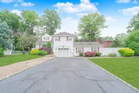 122 Village Cir E, Paramus, NJ 07652 photo 2
